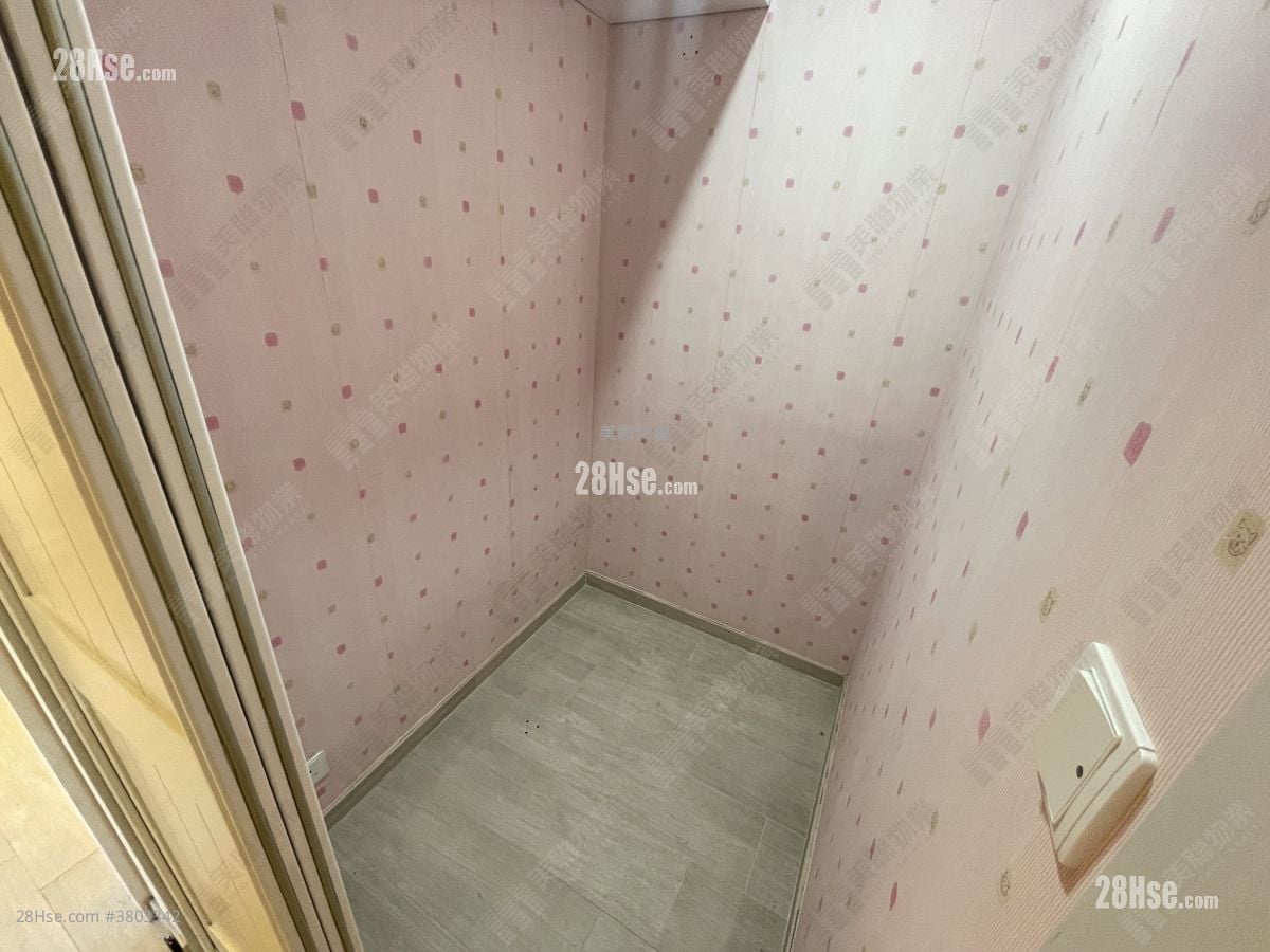 New Town Plaza Rental 2 Bedrooms , 1 Bathroom 583 ft²