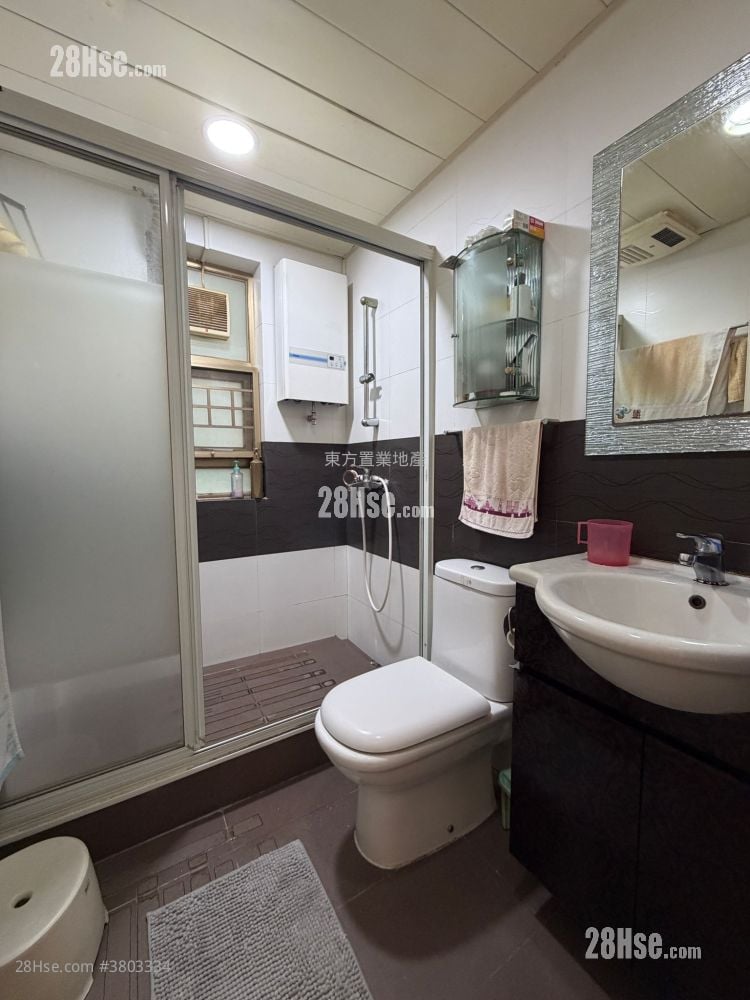 村屋 售盘 3 房 , 3 浴室 1,400 平方尺