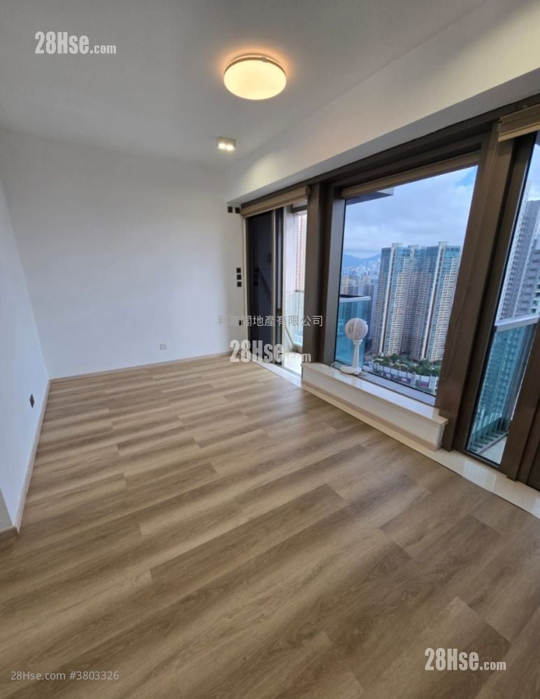 奥城西岸 售盘 4 房 , 2 浴室 716 平方尺