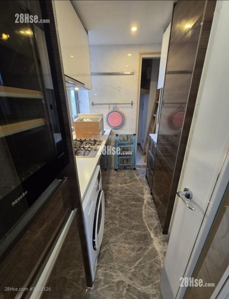 奥城西岸 售盘 4 房 , 2 浴室 716 平方尺