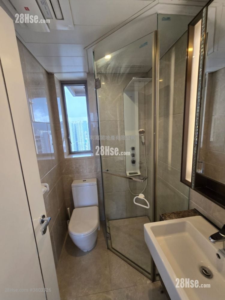 奥城西岸 售盘 4 房 , 2 浴室 716 平方尺