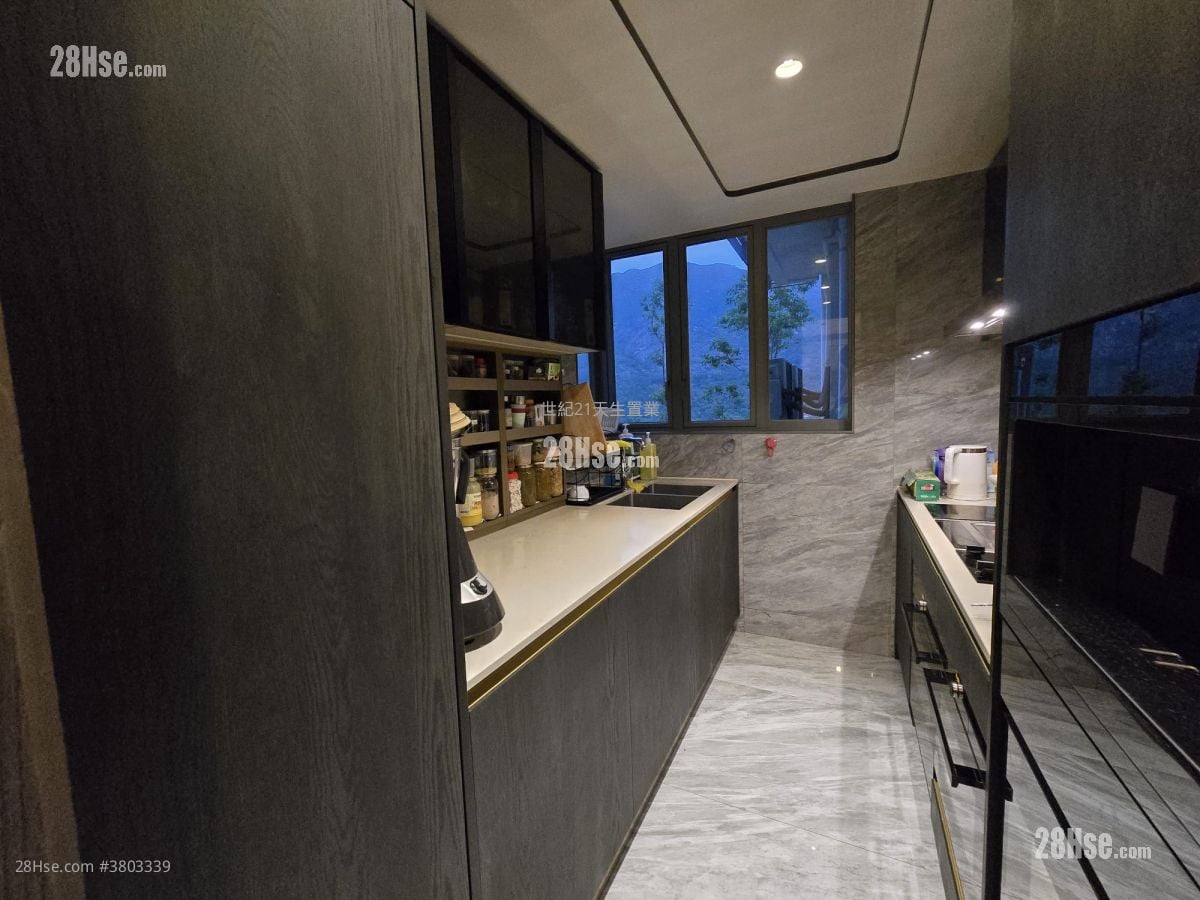 Le Pont Sell 5+ Bedrooms , 4 Bathrooms 1,248 ft²