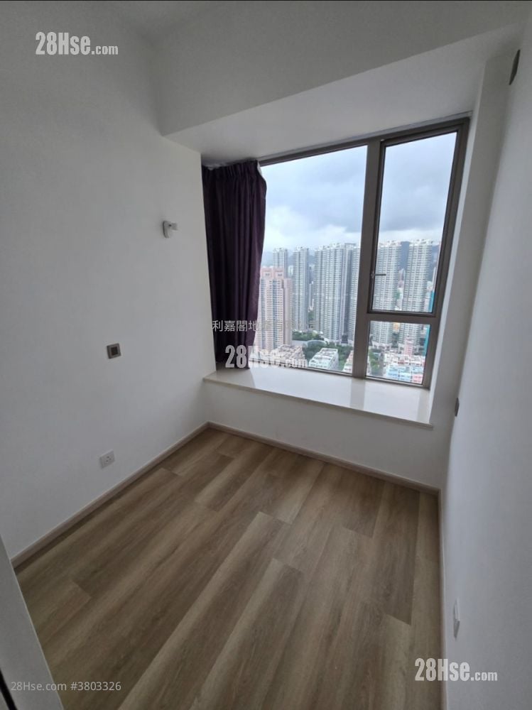 奥城西岸 售盘 4 房 , 2 浴室 716 平方尺