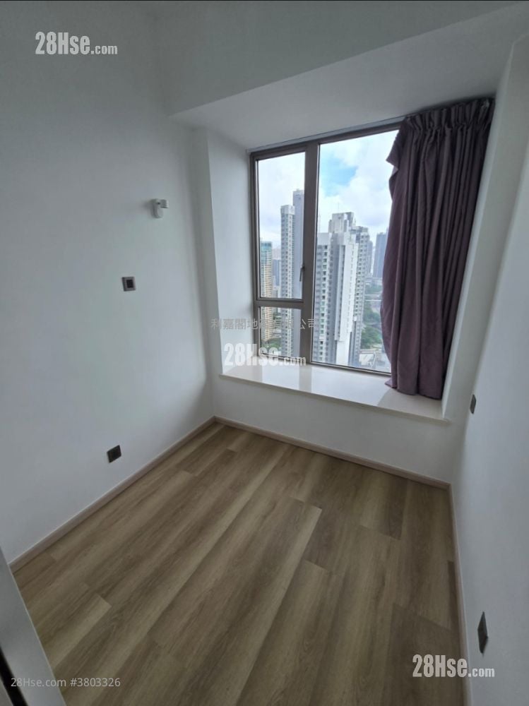 奥城西岸 售盘 4 房 , 2 浴室 716 平方尺