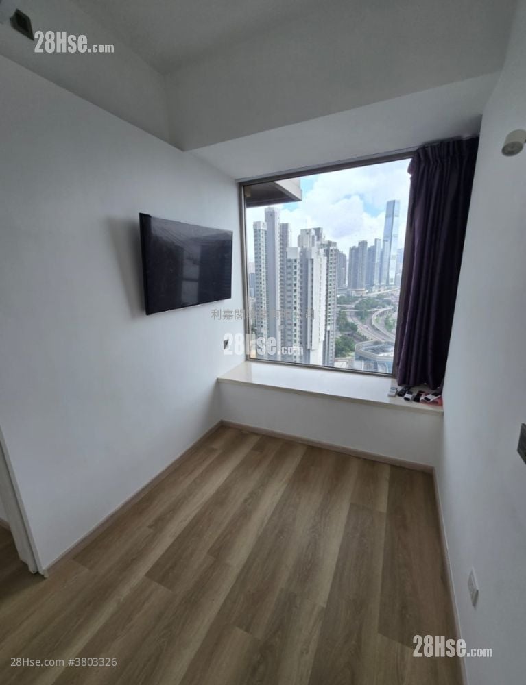 奥城西岸 售盘 4 房 , 2 浴室 716 平方尺