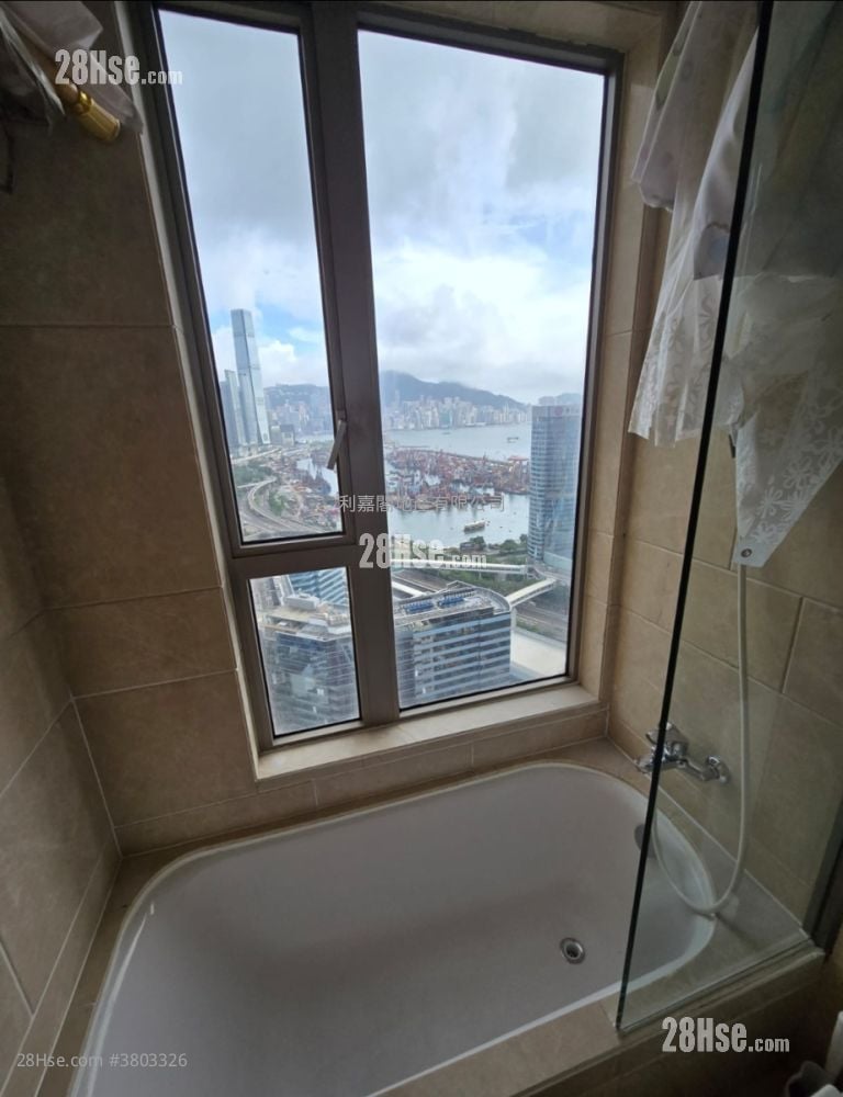 奥城西岸 售盘 4 房 , 2 浴室 716 平方尺