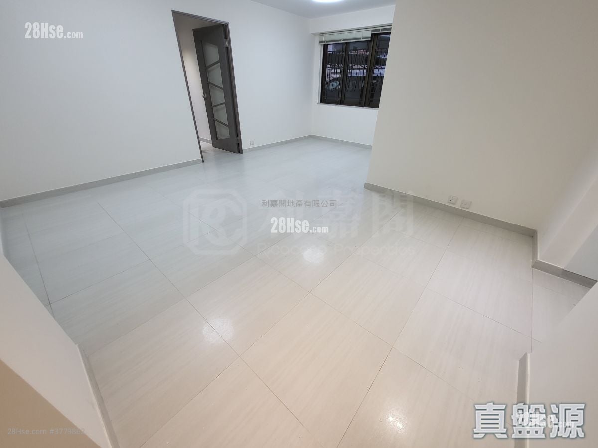 Merry Court Sell 3 Bedrooms , 1 Bathroom 685 ft²