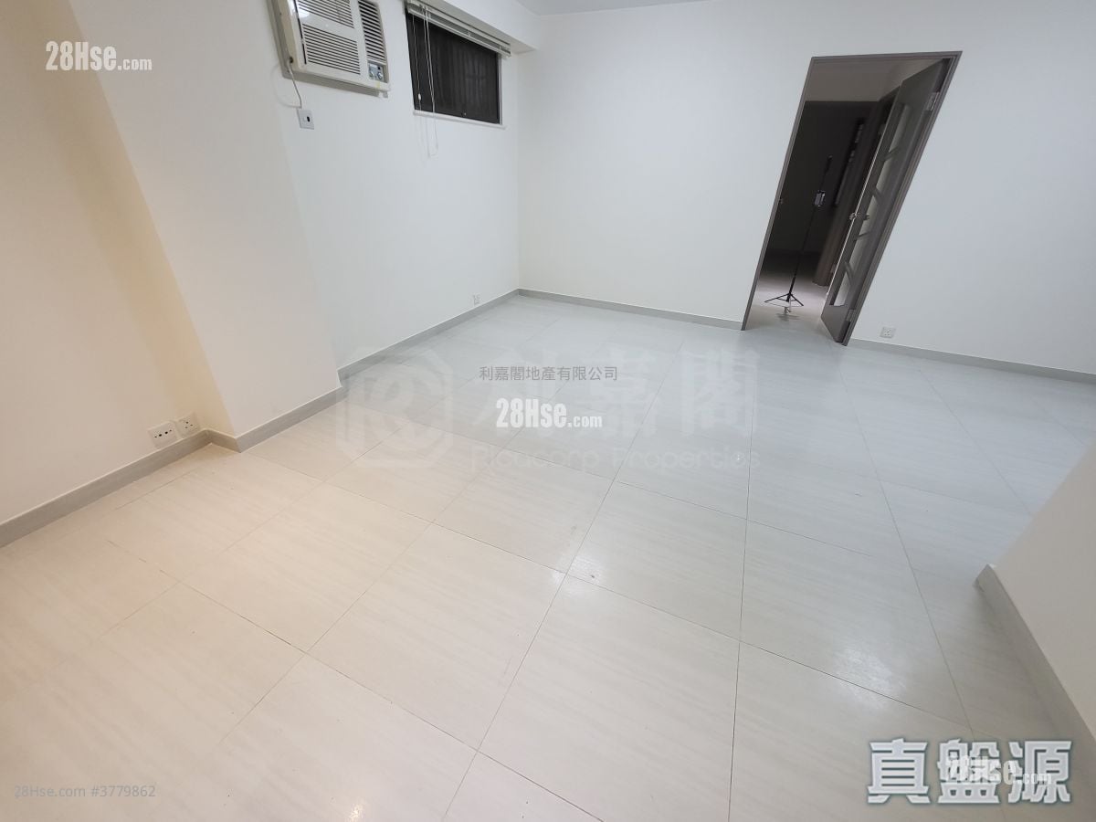 Merry Court Sell 3 Bedrooms , 1 Bathroom 685 ft²