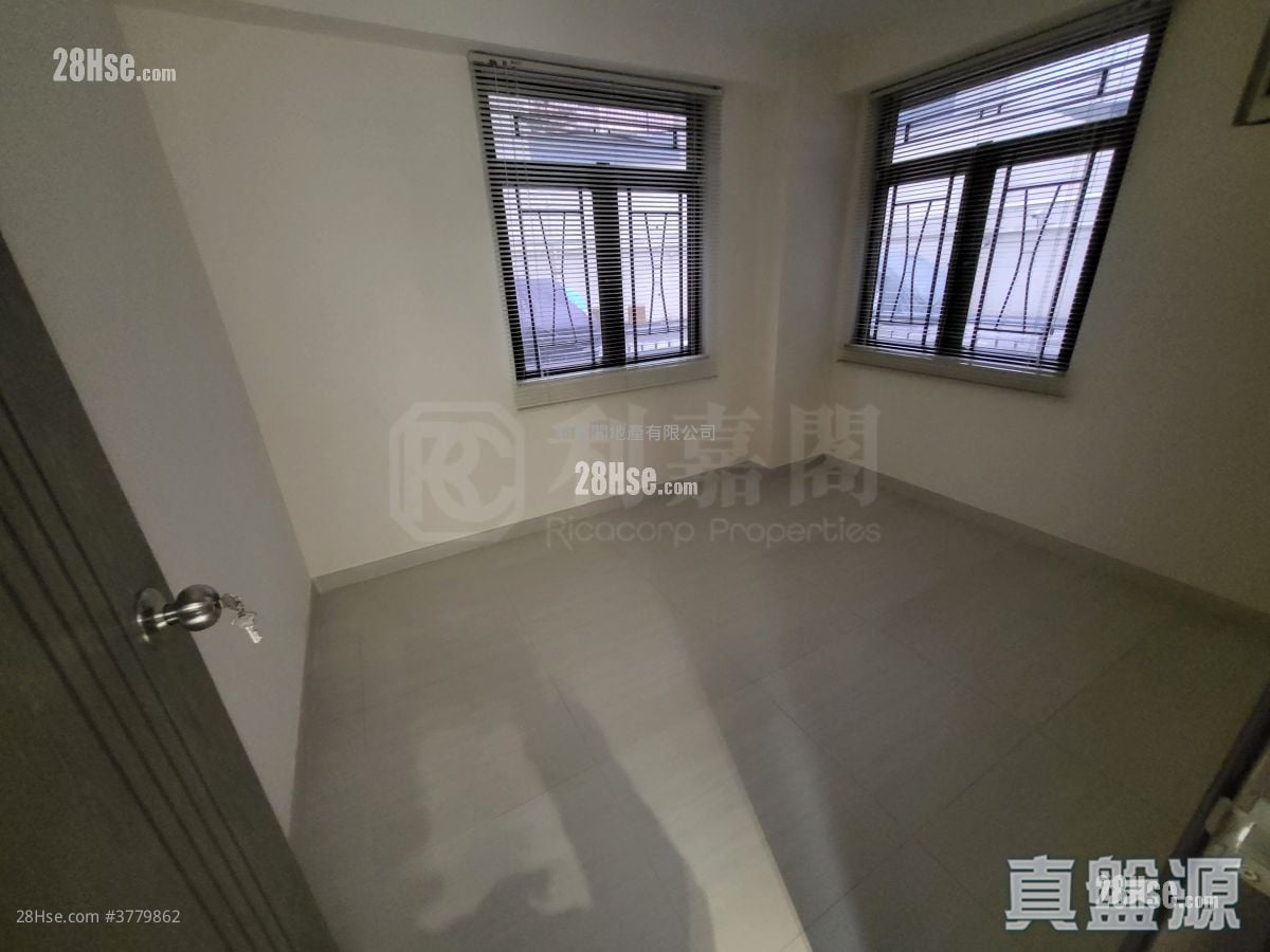 Merry Court Sell 3 Bedrooms , 1 Bathroom 685 ft²