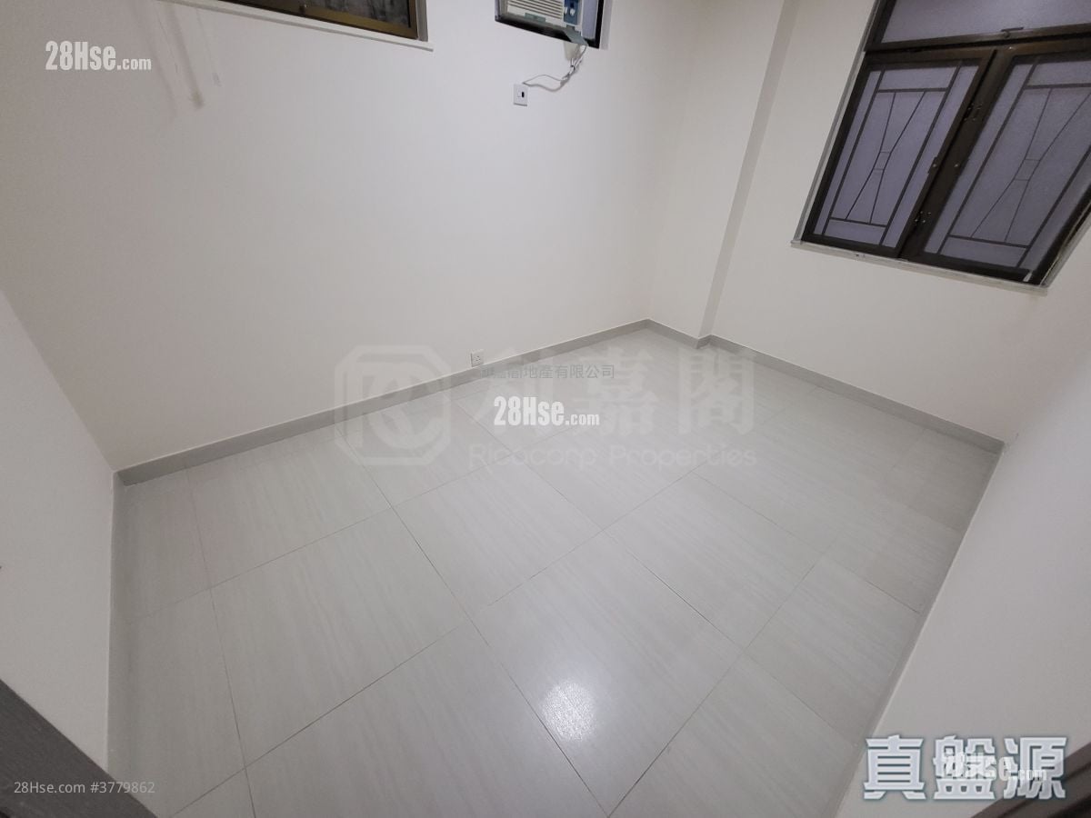 Merry Court Sell 3 Bedrooms , 1 Bathroom 685 ft²