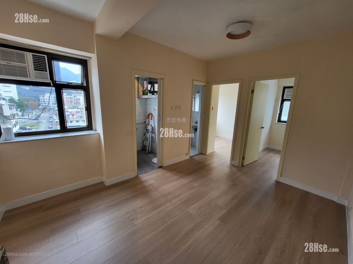 living room: Apartment Sell 3 Bedrooms , 1 Bathroom 363 ft²