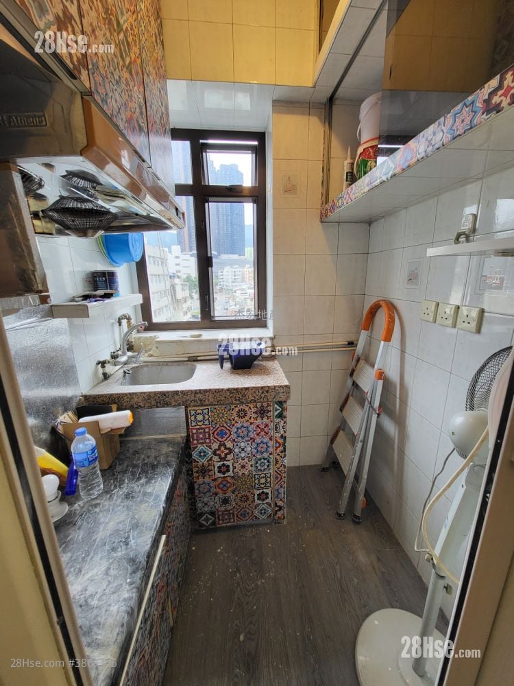 kitchen: Apartment Sell 3 Bedrooms , 1 Bathroom 363 ft²