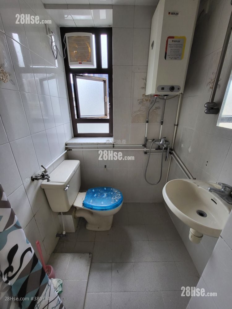 bathroom: Apartment Sell 3 Bedrooms , 1 Bathroom 363 ft²