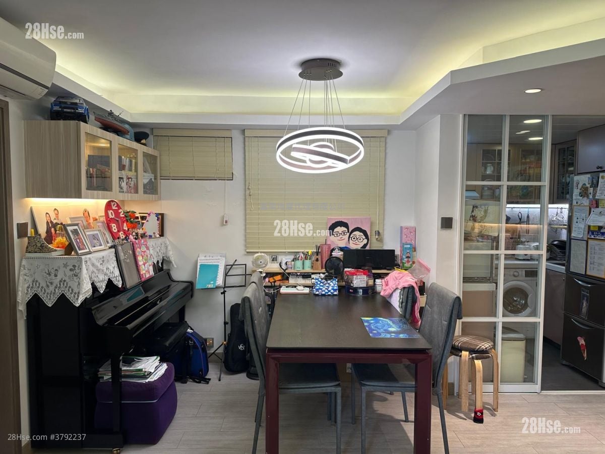 Whampoa Garden Sell 4 Bedrooms , 2 Bathrooms 681 ft²