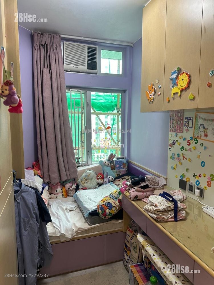 Whampoa Garden Sell 4 Bedrooms , 2 Bathrooms 681 ft²