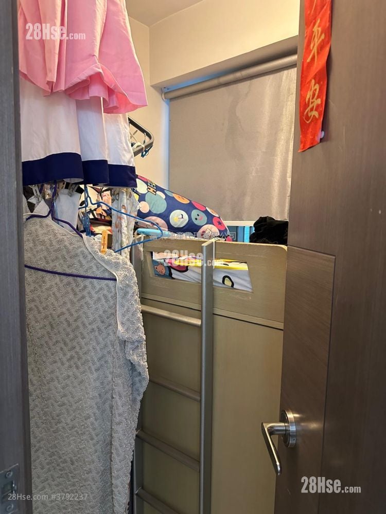 Whampoa Garden Sell 4 Bedrooms , 2 Bathrooms 681 ft²