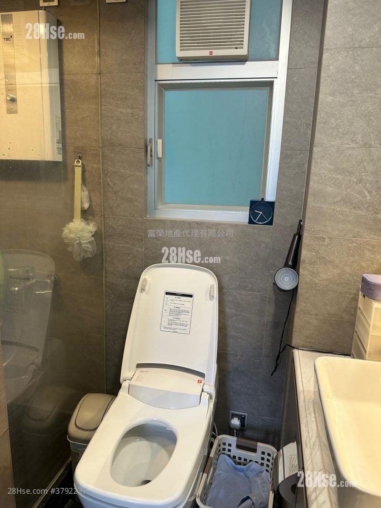 Whampoa Garden Sell 4 Bedrooms , 2 Bathrooms 681 ft²