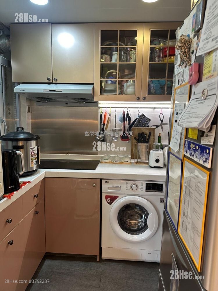 Whampoa Garden Sell 4 Bedrooms , 2 Bathrooms 681 ft²