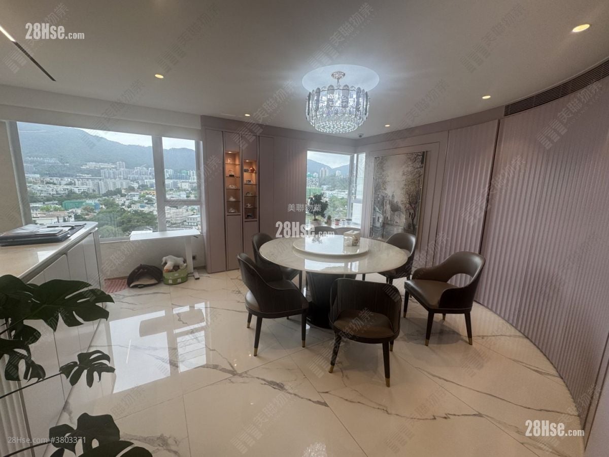 Ming Court Sell 5+ Bedrooms 2,271 ft²