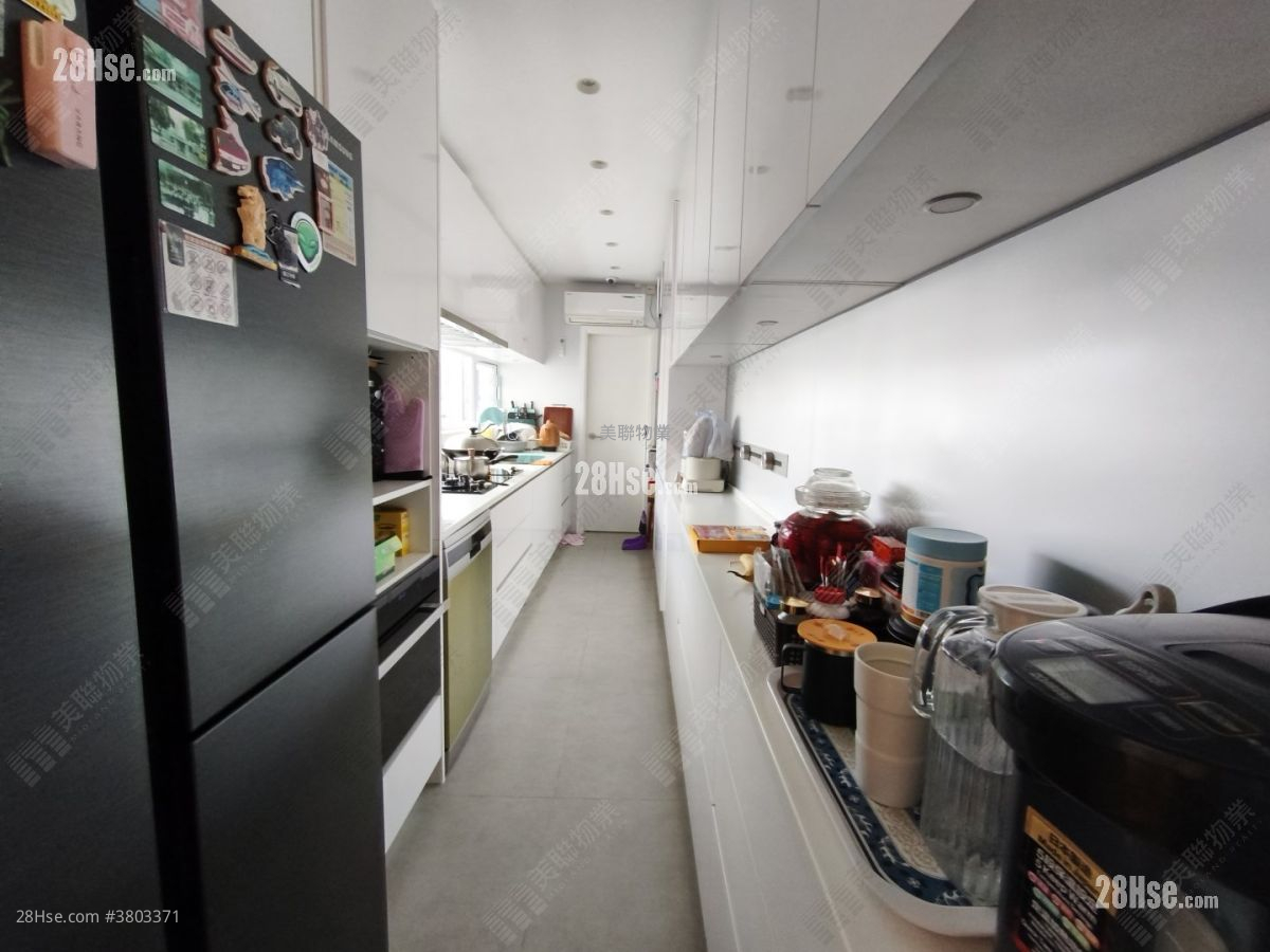 Ming Court Sell 5+ Bedrooms 2,271 ft²