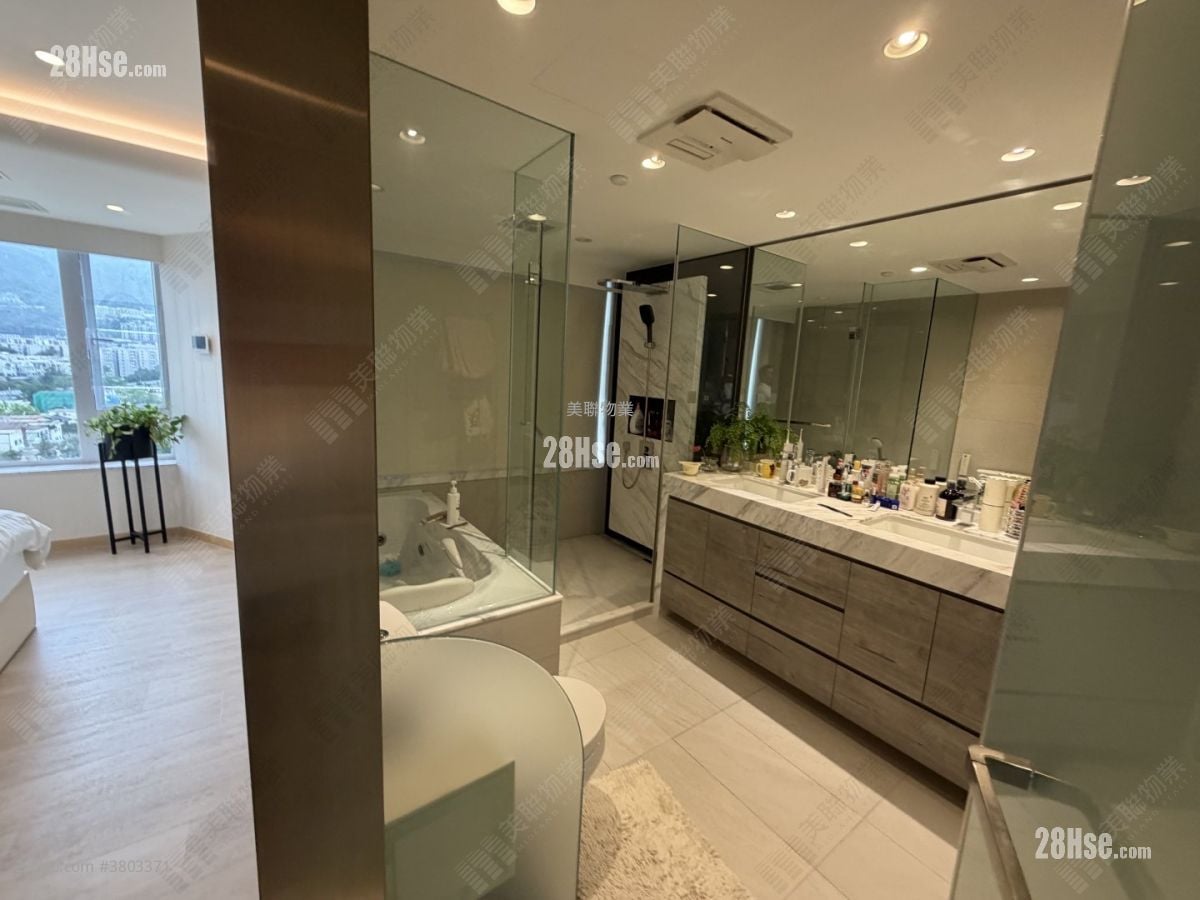 Ming Court Sell 5+ Bedrooms 2,271 ft²