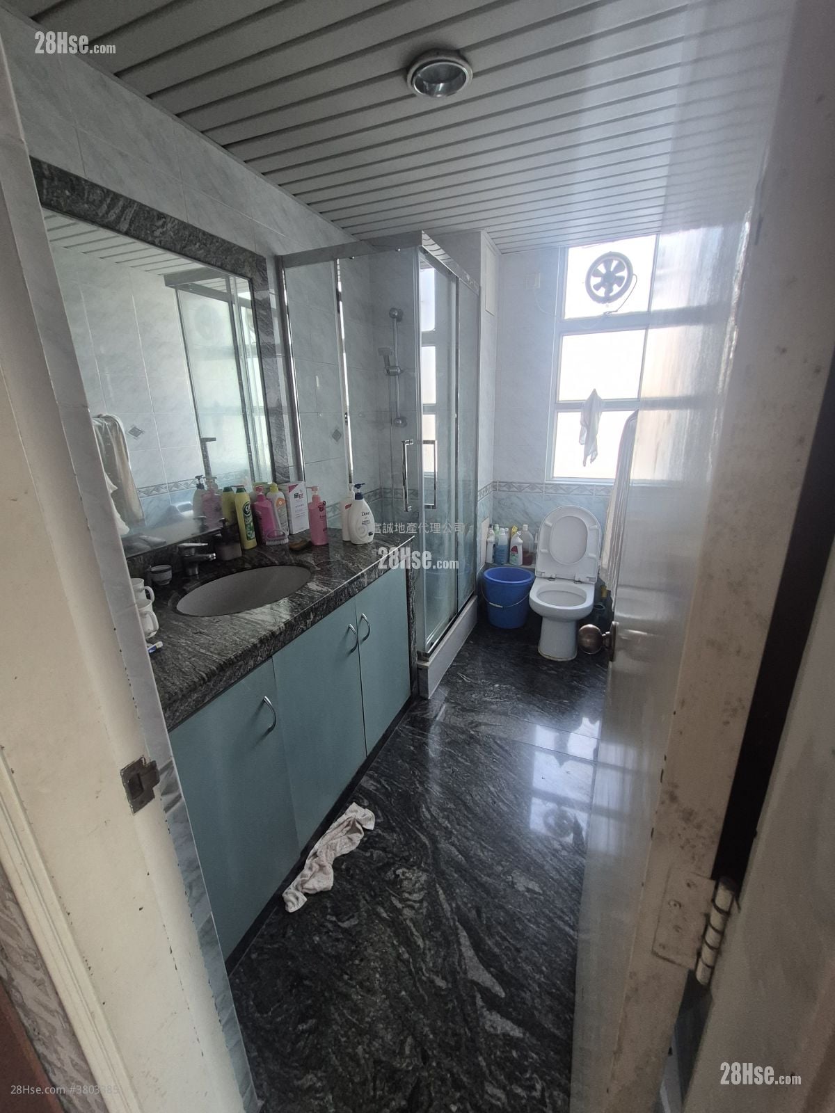 Tsz Oi Court Sell 2 Bedrooms , 1 Bathroom 645 ft²