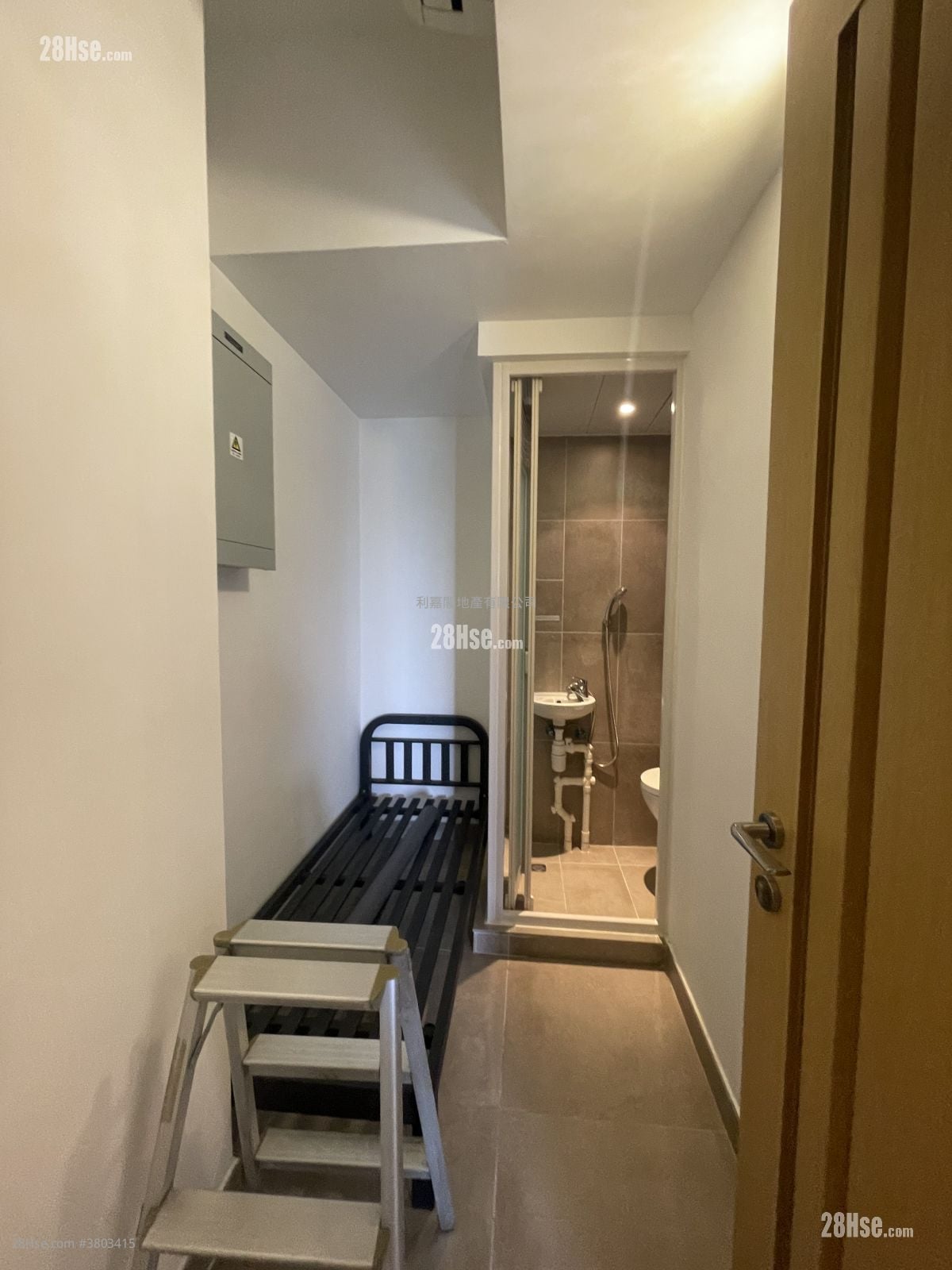 LP10 租盘 3 房 , 2 浴室 832 平方尺