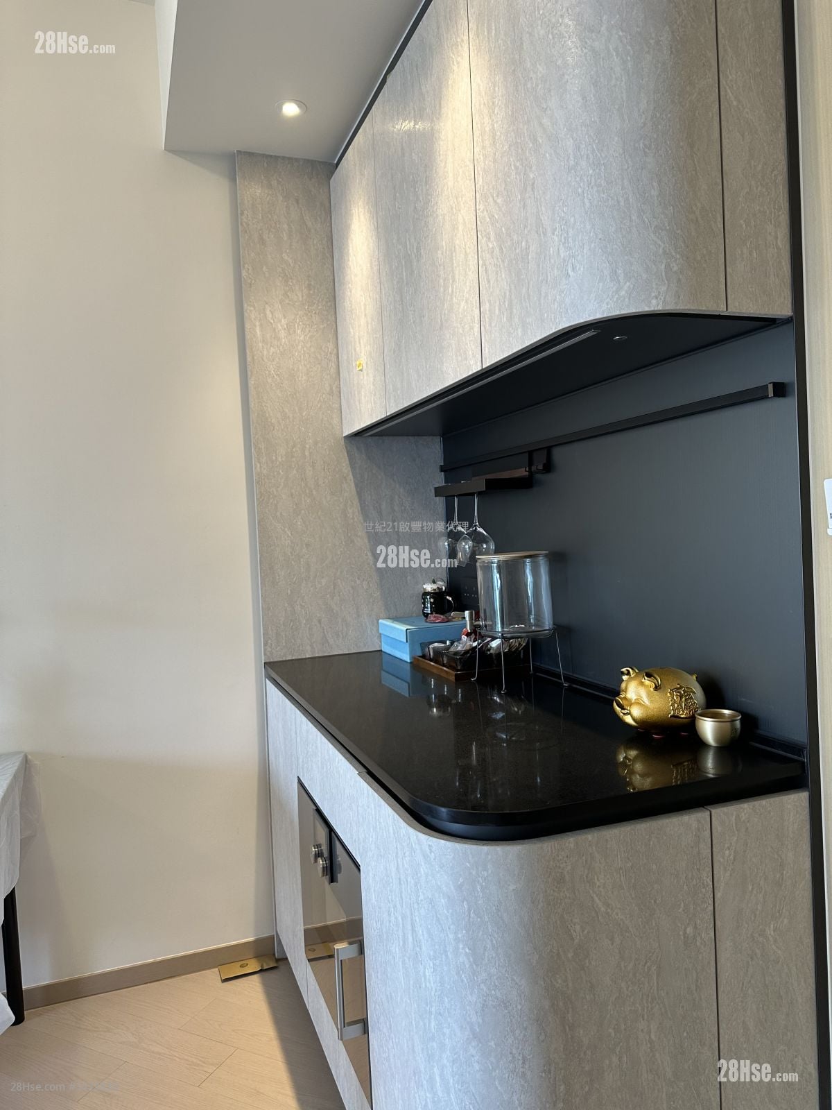 One Victoria Rental 2 Bedrooms , 1 Bathroom 482 ft²