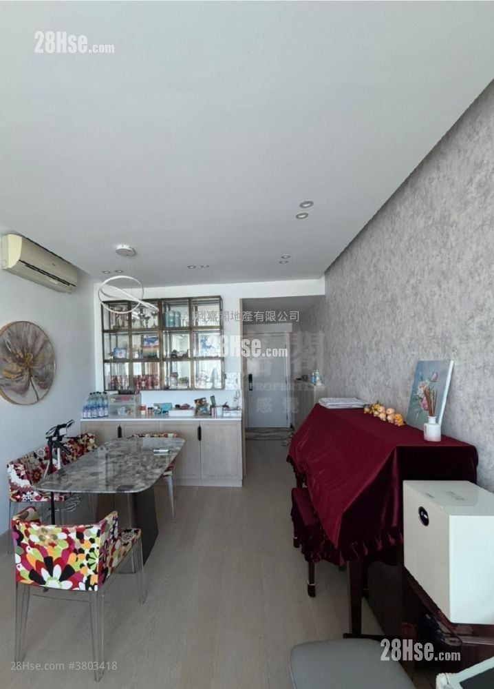 Sorrento Sell 2 Bedrooms , 2 Bathrooms 755 ft²