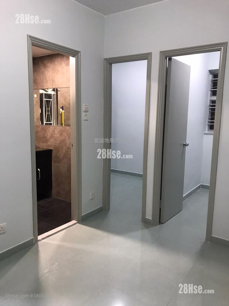 Ming Fung Court Sell 2 Bedrooms , 1 Bathroom 300 ft²