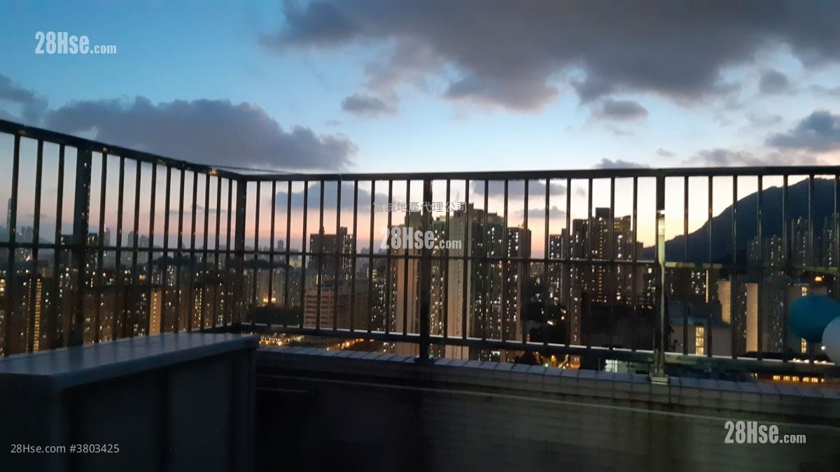 Ming Fung Court Sell 2 Bedrooms , 1 Bathroom 300 ft²