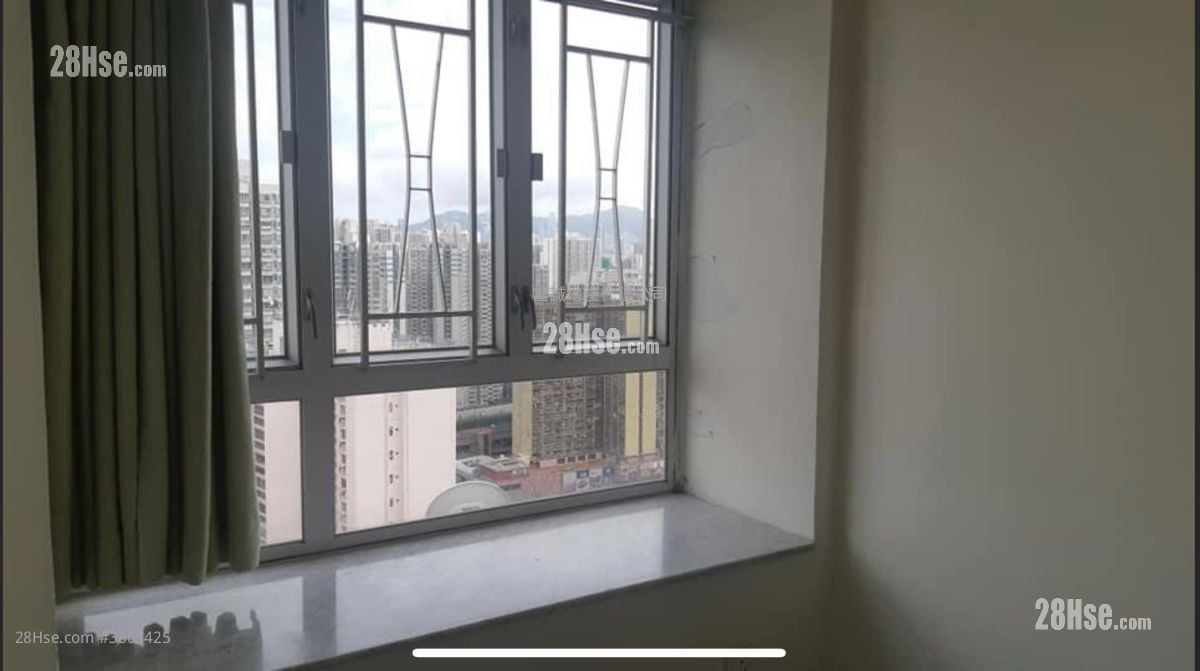 Ming Fung Court Sell 2 Bedrooms , 1 Bathroom 300 ft²