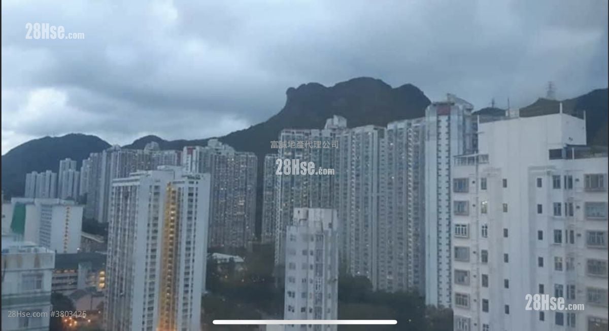 Ming Fung Court Sell 2 Bedrooms , 1 Bathroom 300 ft²