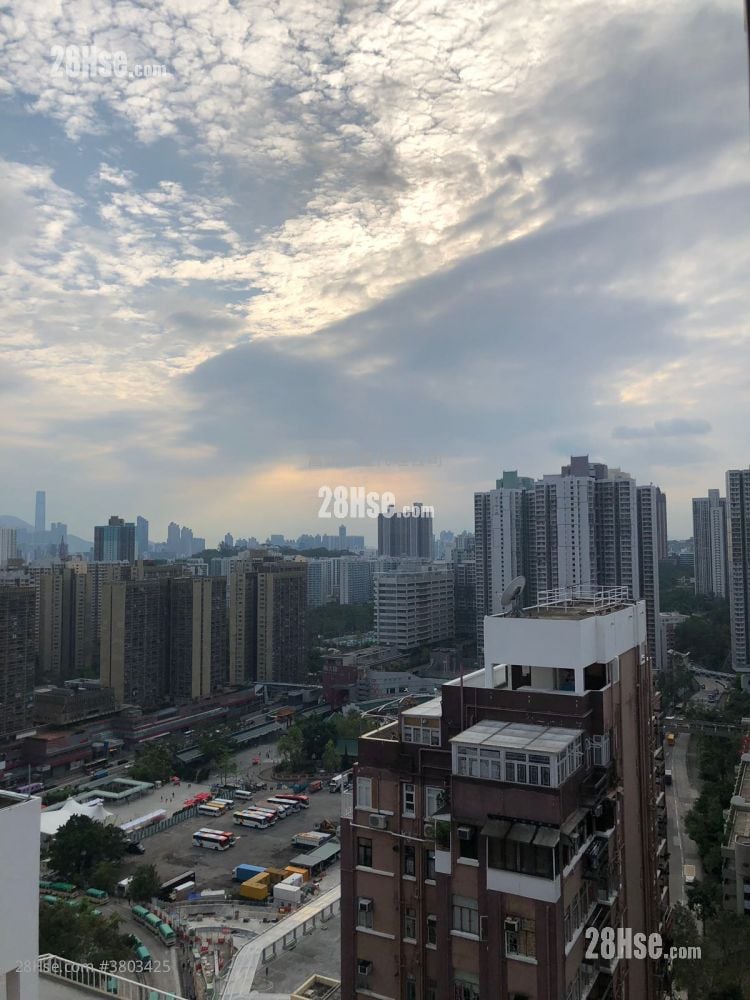 Ming Fung Court Sell 2 Bedrooms , 1 Bathroom 300 ft²