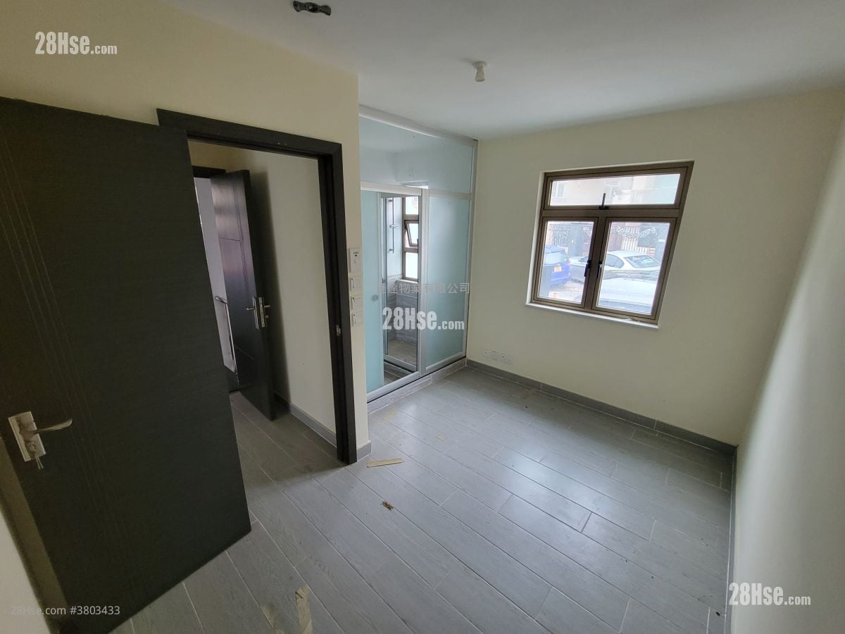 村屋 售盘 3 房 , 2 浴室 700 平方尺