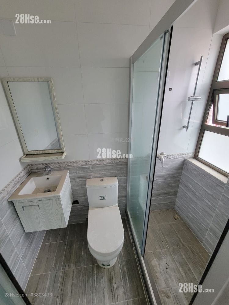 村屋 售盘 3 房 , 2 浴室 700 平方尺