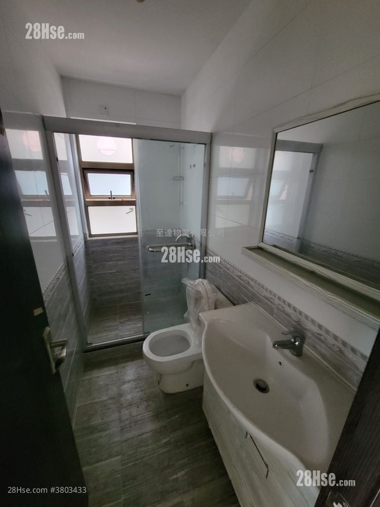 村屋 售盘 3 房 , 2 浴室 700 平方尺