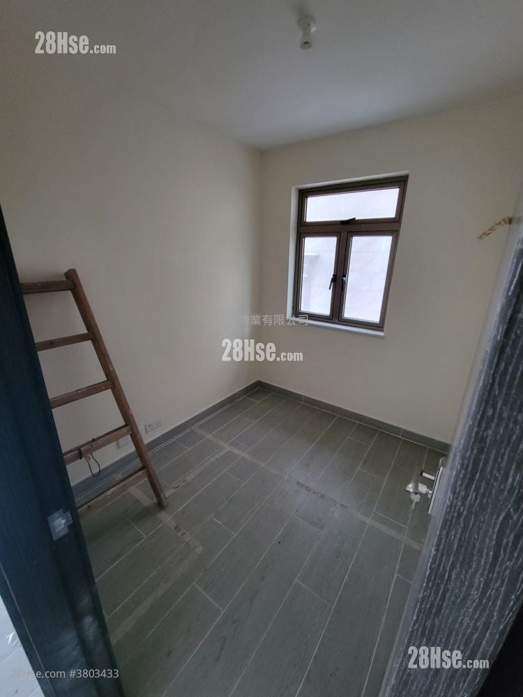 村屋 售盘 3 房 , 2 浴室 700 平方尺