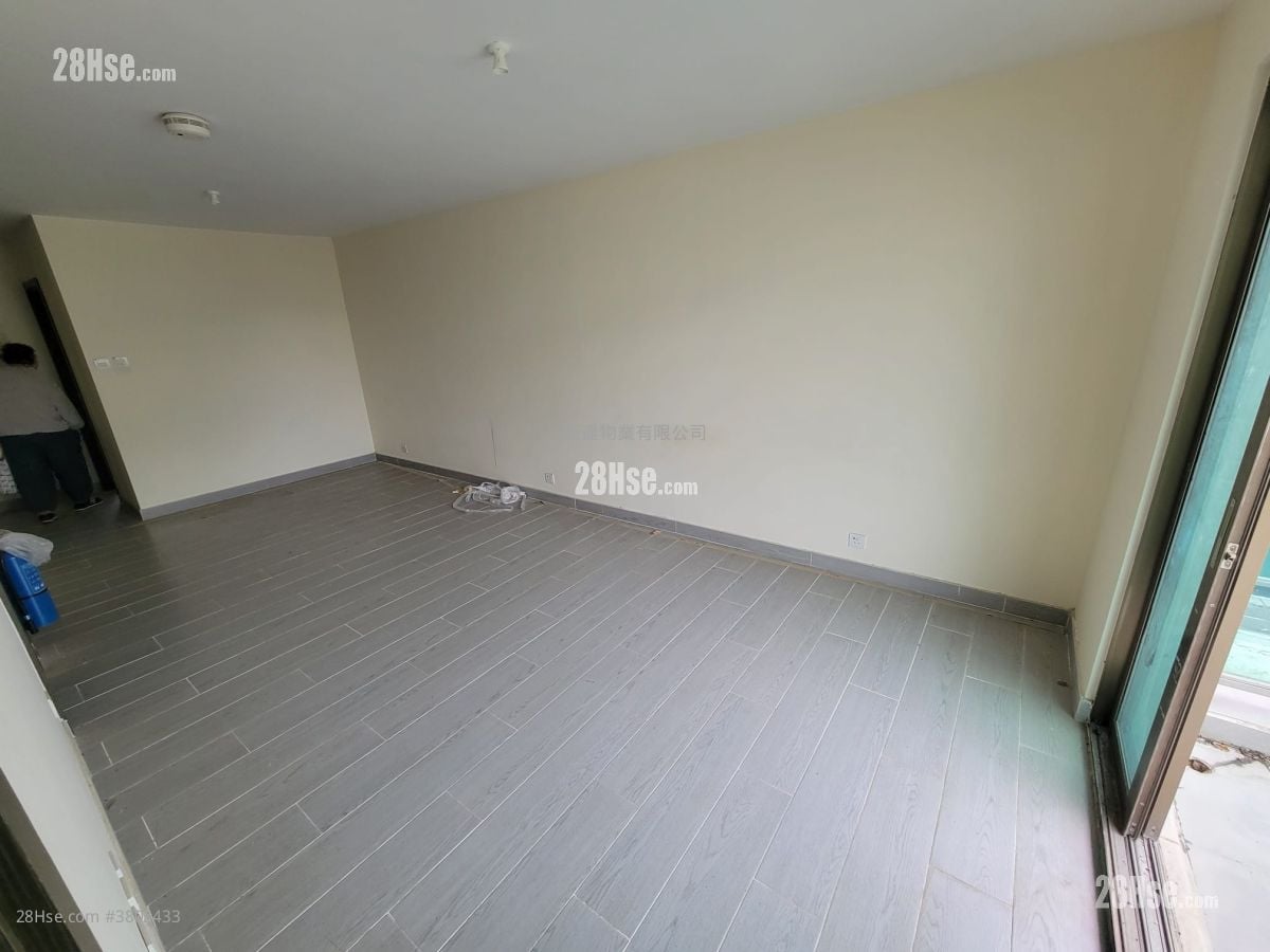 村屋 售盘 3 房 , 2 浴室 700 平方尺