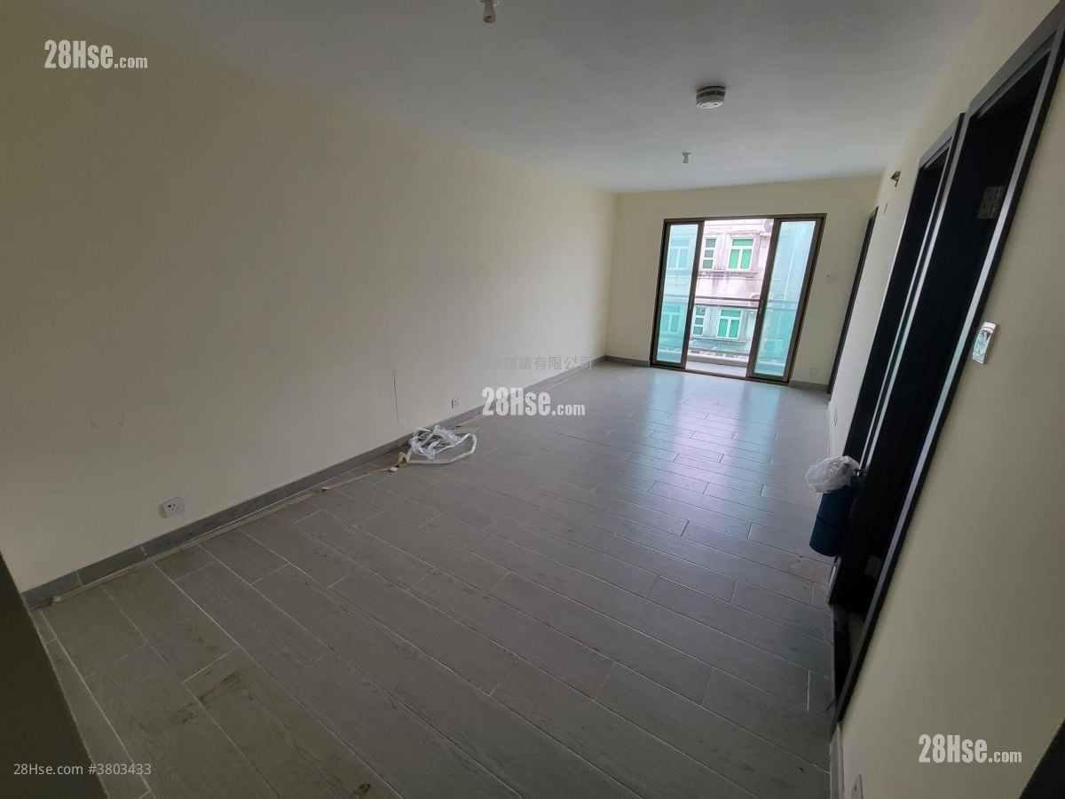 村屋 售盘 3 房 , 2 浴室 700 平方尺