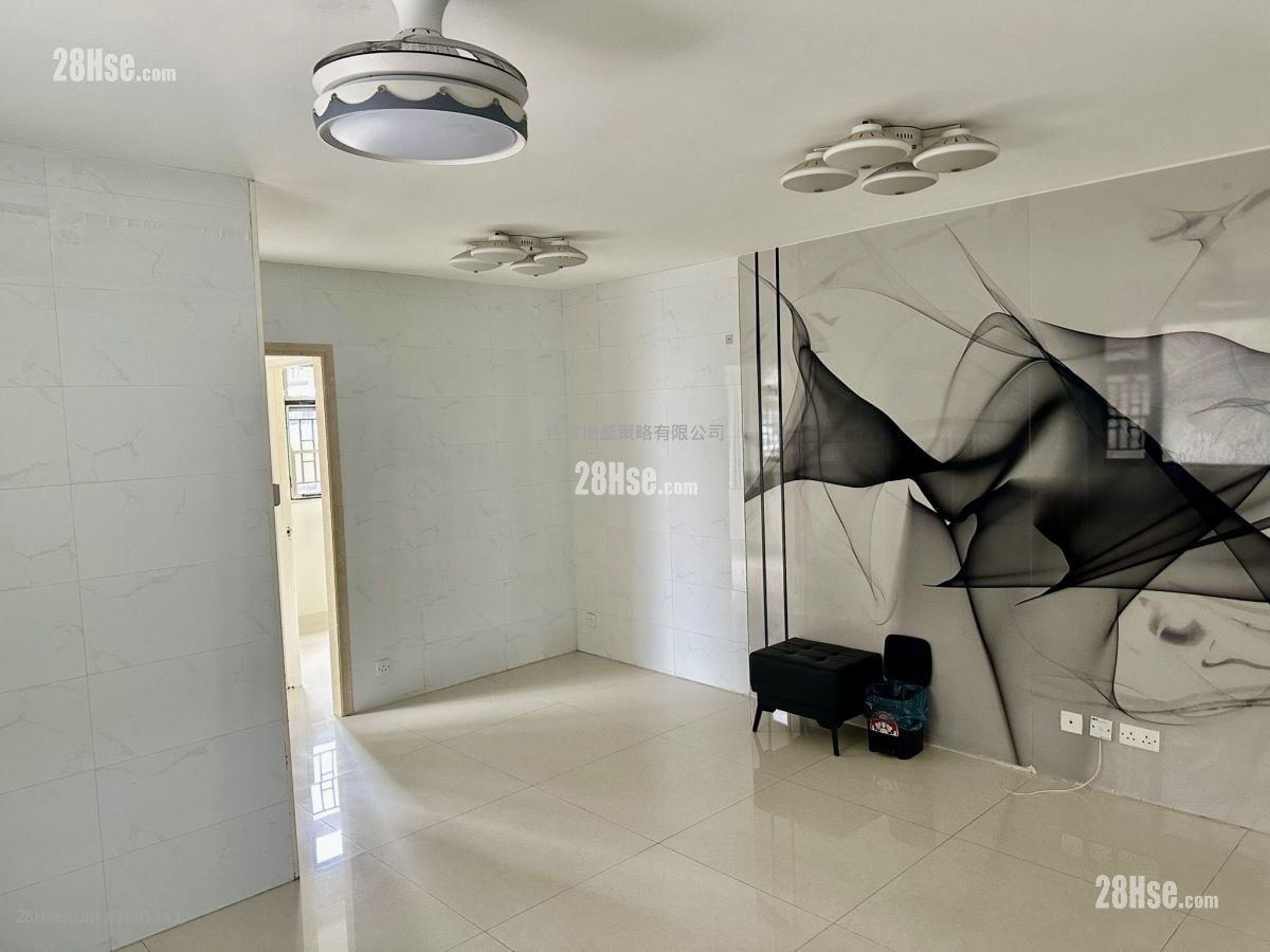 Village Rental 3 Bedrooms , 1 Bathroom 630 ft²