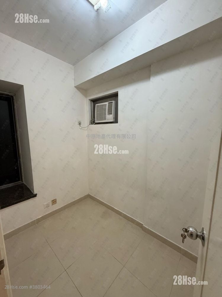 Tseung Kwan O Plaza Sell 3 Bedrooms , 1 Bathroom 530 ft²