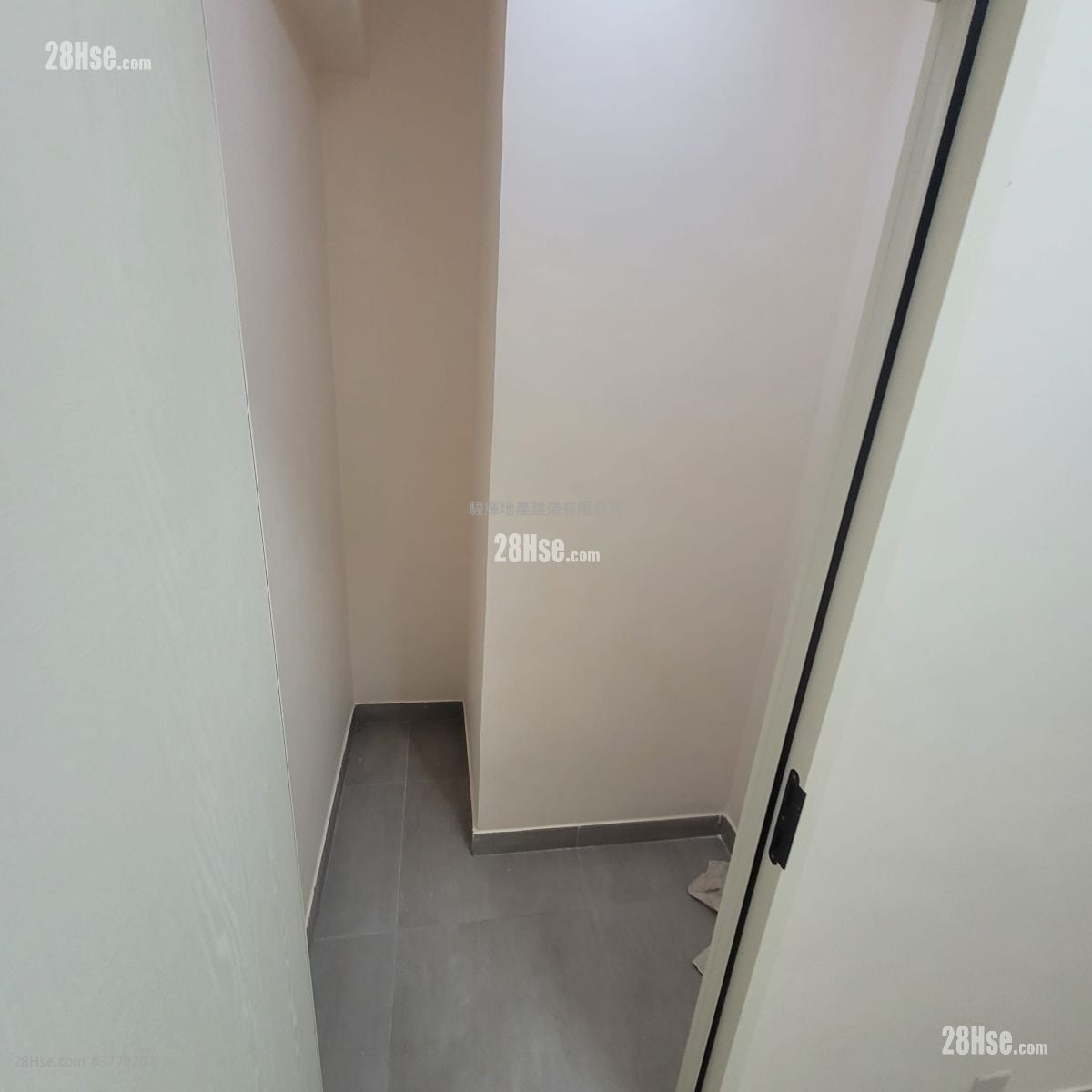 Man Yiu Building Rental 3 Bedrooms , 1 Bathroom 665 ft²