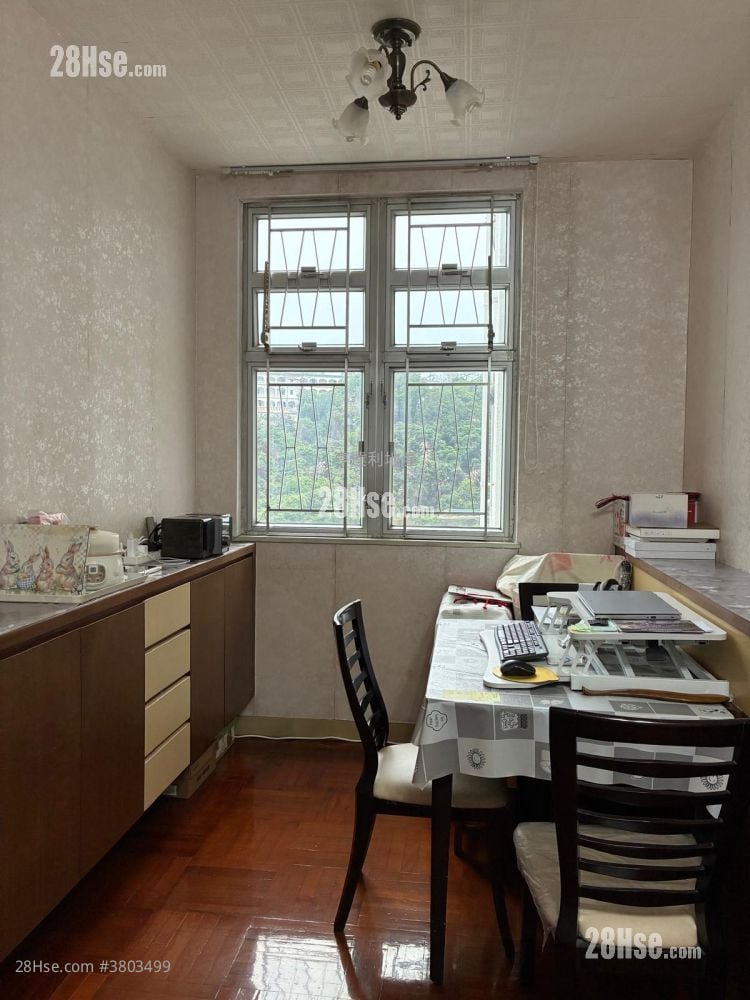 Eastway Towers Sell 2 Bedrooms , 1 Bathroom 471 ft²