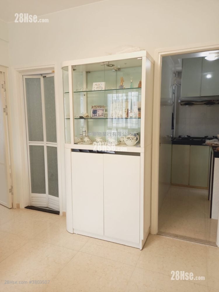 Golden Lion Garden Rental 306 ft²