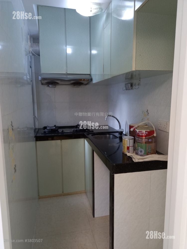 Golden Lion Garden Rental 306 ft²