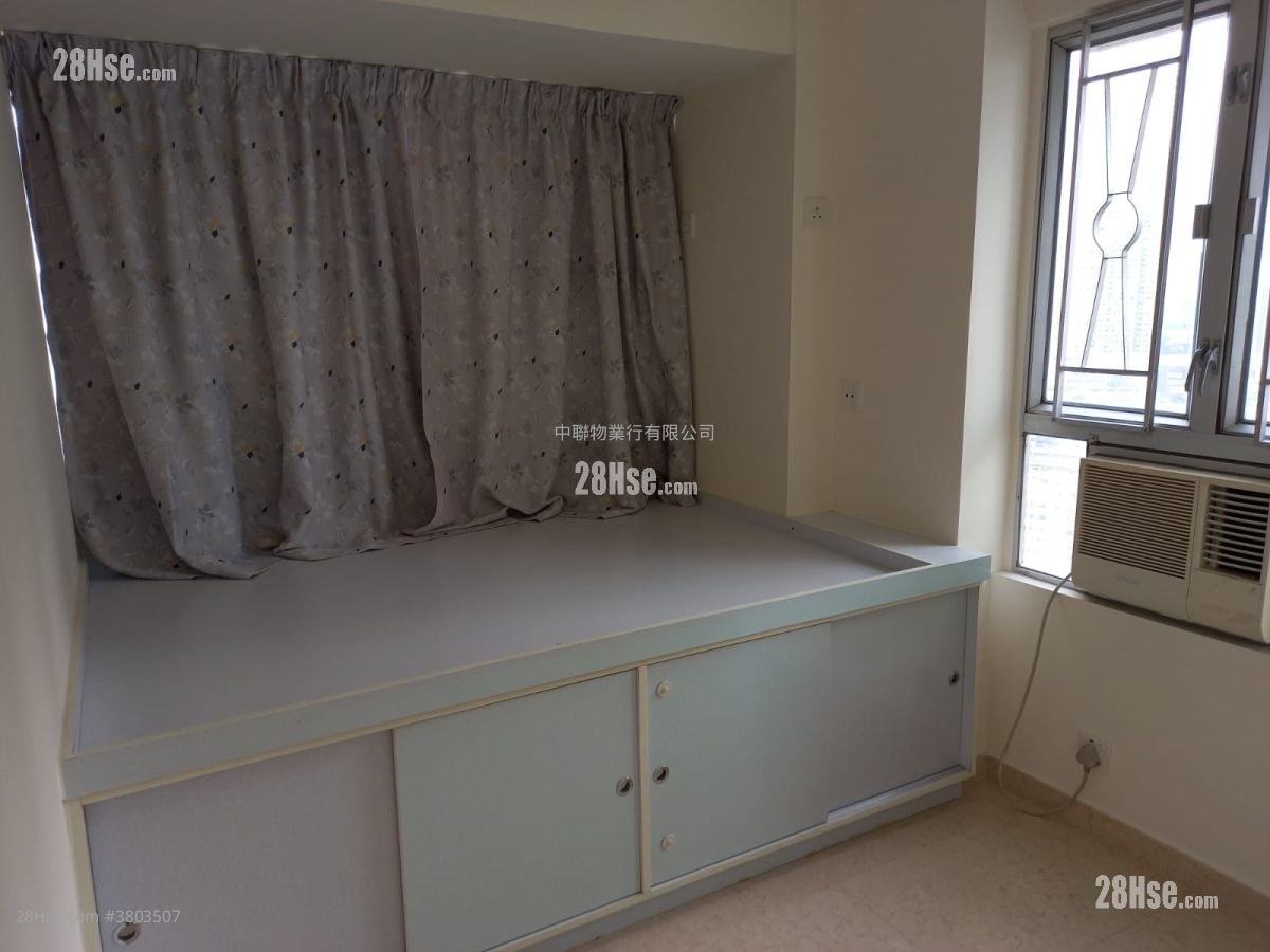 Golden Lion Garden Rental 306 ft²