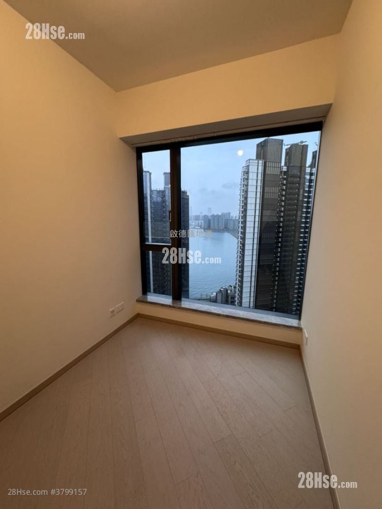 One Victoria Sell 2 Bedrooms , 1 Bathroom 445 ft²