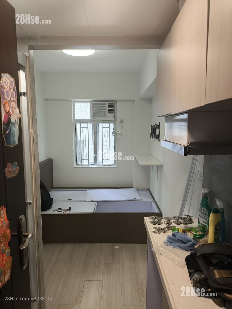 唐楼 租盘 1 房 , 1 浴室 100 平方尺