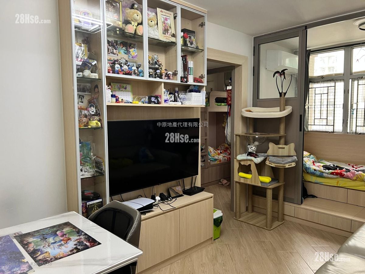 Kam Tai Court Sell 2 Bedrooms , 1 Bathroom 506 ft²